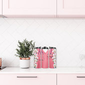 Roze scrubs met bloemontwerp en stethoscoop thermosbeker