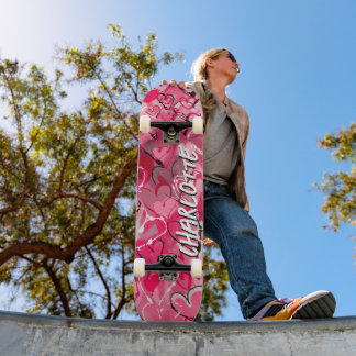 Roze Serenity: Speelse Graffiti Love Hearts Persoonlijk Skateboard
