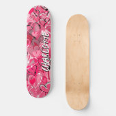 Roze Serenity: Speelse Graffiti Love Hearts Persoonlijk Skateboard (Voorkant)