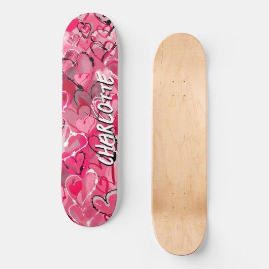 Roze Serenity: Speelse Graffiti Love Hearts Persoonlijk Skateboard (Voorkant)
