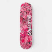 Roze Serenity: Speelse Graffiti Love Hearts Persoonlijk Skateboard (Voorkant)