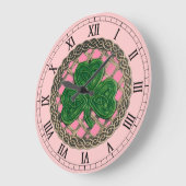 Roze Shamrock & Celtic Knots Roman Numerals Clock Grote Klok (Hoek)