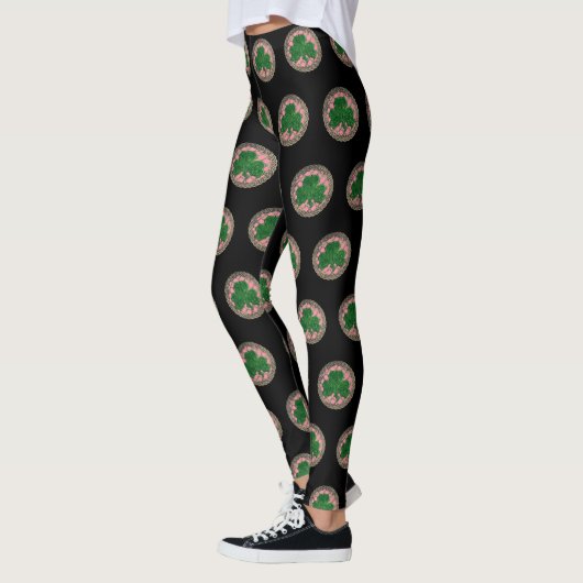 Roze shamrock on Celtic Knots Leggings (Links)