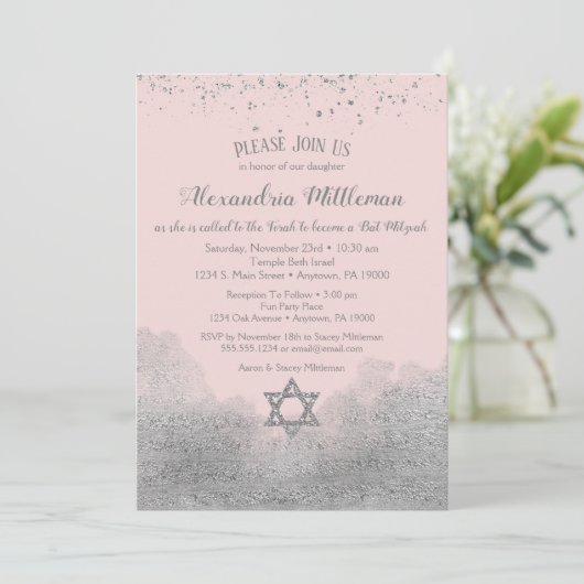 Roze Silver Bat Mitzvah Uitnodiging (Staand voorkant)