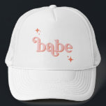 ROZE SINAASAPPEL Disco Babe Bridal Party hen DO Sh Trucker Pet<br><div class="desc">Stap terug in de tijd met onze Retro Disco Ball Bridal Shower Invitations & Decor collectie. Dompel jezelf onder in de nostalgie van de jaren 70 met gedempte beige en grijze bogen, versterkt door groovy zilveren glitterlettertypen. De iconische retro discobal staat centraal en roept een tijdperk van disco-glamour op, terwijl...</div>