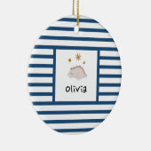 Roze slapy Baby Dino | Donkere blauwe strepe moder Keramisch Ornament (Rechts)