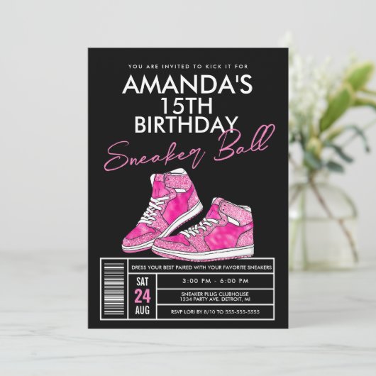 Roze Sneaker Ball Birthday Uitnodiging (Staand voorkant)