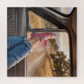 Roze sneakers in retro auto raam legpuzzel (Horizontaal)