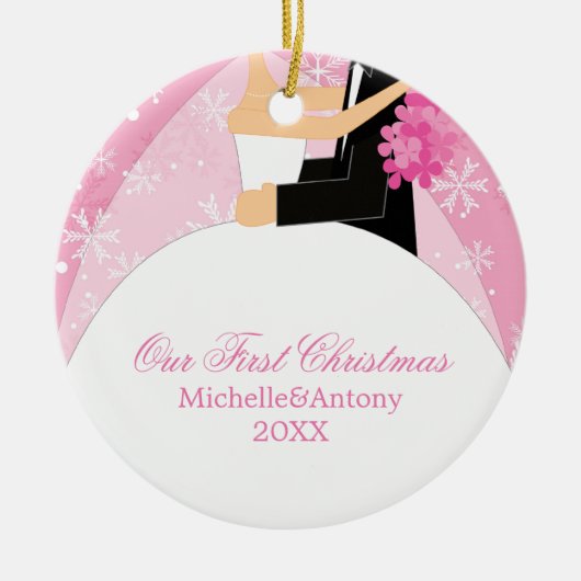 Roze sneeuwvlokken "Onze eerste Kerstmis" Keramisch Ornament (Voorkant)