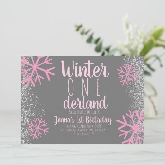 Roze Snowflake Snowy Script First Birthday Kaart (Staand voorkant)