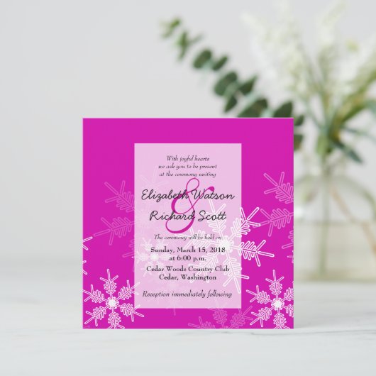 Roze Snowflakes uitnodiging voor kerstbruiloft (Staand voorkant)