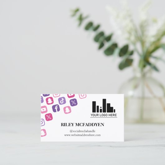 Roze Social Media Iconen Logo Influencer Podcaster Visitekaartje (Staand voorkant)