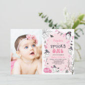 Roze Spooky One Halloween Ghost 1st Birthday Foto Kaart (Staand voorkant)