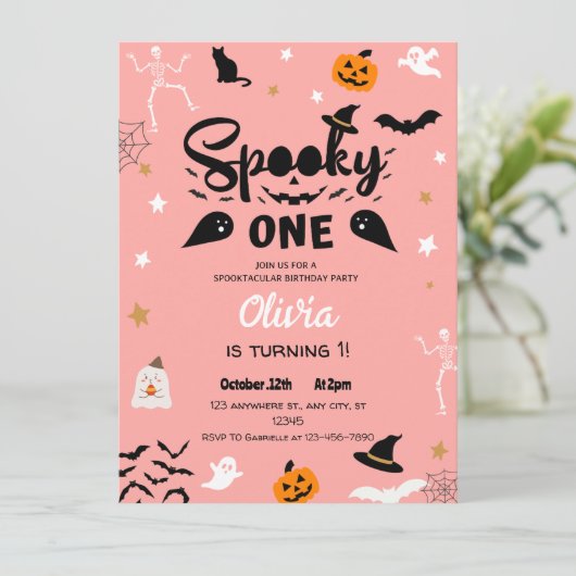 Roze Spooky One Halloween Verjaardagsuitnodiging Kaart (Staand voorkant)