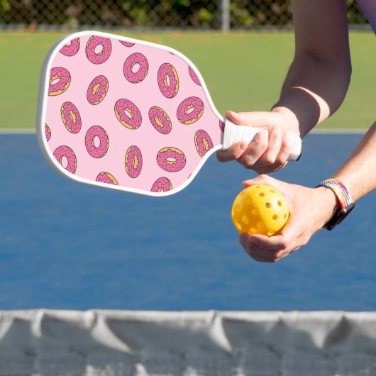 Roze Sprinkle Donut Patroon Pickleball Paddle (Insitu)