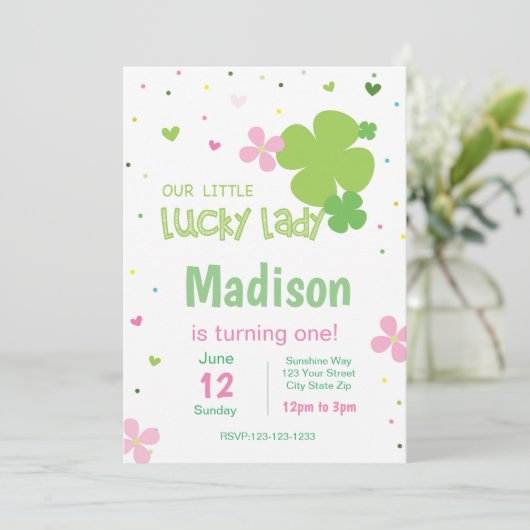 Roze St. Patrick's Day Birthday Uitnodiging (Staand voorkant)