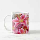Roze Stargazer Lilies en Butterfly Koffiemok (Links)