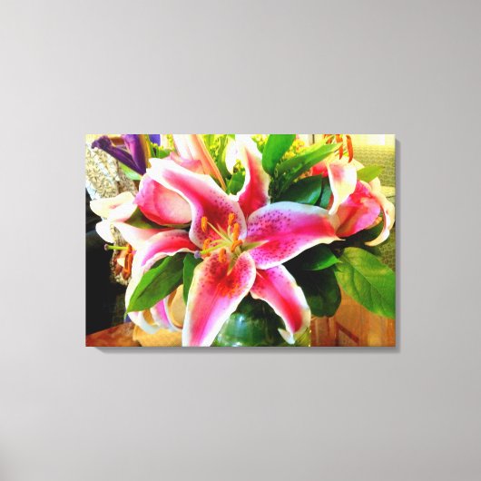 Roze Stargazer Lily Wrapped Canvas (Voorkant)