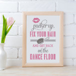 Roze stekker omhoog en herstel uw haardroomkamer poster<br><div class="desc">'Pucker Up,  Fix Your Hair and Get Back on the Dance Floor'  trouwbord in de stijl van het poster om te tonen in de damesbadkamer. Pijnstokdruk en haarborstelaccenten. Helderroze en pewter grijs kleurenschema op witte achtergrond.</div>