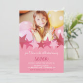 Roze sterren Kinder Foto Birthday Party Invitation Kaart (Staand voorkant)