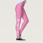 Roze, stijlvolle aangepaste naam uitwerken Yoga Sp Leggings<br><div class="desc">Aangepast, gepersonaliseerd, mooi, elegant wit op donkerroze typografische script, cool, chic, stijlvol, modern, trendy, adembenembaar, handnaad, vrouwen met een volle lengte mode-reispartij die sportyoga-draaiende leggings broek uitwerkt, die zich uitstrekt tot je lichaam, touwtjes op alle juiste plaatsen, terugspringt na het wassen en hun vorm niet verliest bij herhaalde draag. Typ...</div>