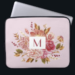 Roze, stijlvolle Elegant Monogrammed Waterverf Flo Laptop Sleeve<br><div class="desc">Roze,  stijlvolle,  elegante Waterverf,  Florale laptophoes. Deze stijlvolle laptophoes bevat prachtige waterverf bloemen in roze tinten. Pas het monogram aan met uw initiaal.</div>