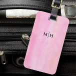 Roze stijlvolle monogram bagagelabel<br><div class="desc">Dit stijlvolle bagagelabel is voorzien van een roze waterverf achtergrond. Eenvoudig aan te passen met uw initialen in moderne witte typografie. Oorspronkelijke Waterverf © Michele Davies.</div>