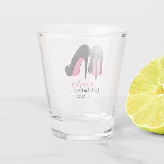 Roze Stilettos Girls Night Out Bachelorette Party Shot Glas (Achterkant)