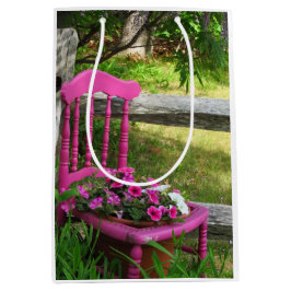 Roze stoel en bloemen - Martha's wijngaard Medium Cadeauzakje