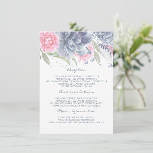 Roze + stoffige blauwe bloemen bruiloft informatie informatiekaartje (Staand voorkant)