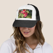 Roze stokrozen trucker pet (In situ)
