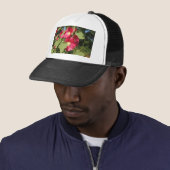Roze stokrozen trucker pet (In situ)