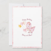 Roze Stomp en Roar Dinosaurus Verjaardag Kaart (Achterkant)