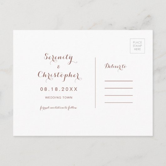 Roze strandharten in het zand redden de datum aankondigingskaart (Achterkant)