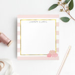 Roze streep & Blush Peony Persoonlijk Notitieblok<br><div class="desc">Dit gepersonaliseerde notitieblok is voorzien van een delicate roze stripe achtergrond,  een FAUX gouden rand en een groep pinda's in  zwarte tinten. Coördineert met onze Roze Stripe & Blush Peony-uitnodigingen,  kantoorbenodigdheden,  thuisproducten en accessoires. Aanpassen met een monogram,  naam of tekst van uw keuze!</div>