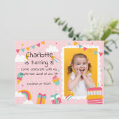 Roze Strepen Regenbogen en Cake Verjaardag Kaart (Staand voorkant)