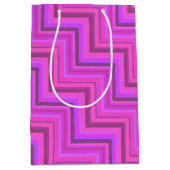 Roze strepen trappenpatroon medium cadeauzakje (Voorkant)