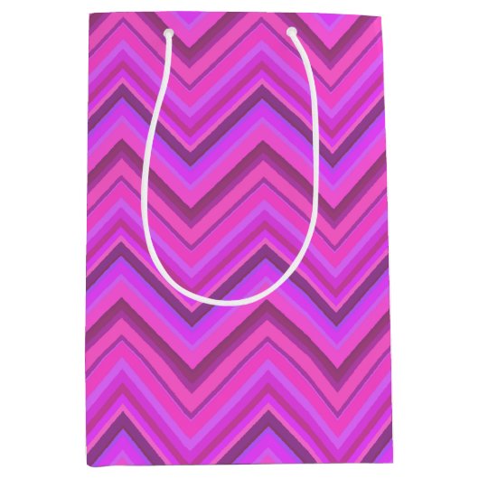 Roze strepen zigzagpatroon medium cadeauzakje (Voorkant)