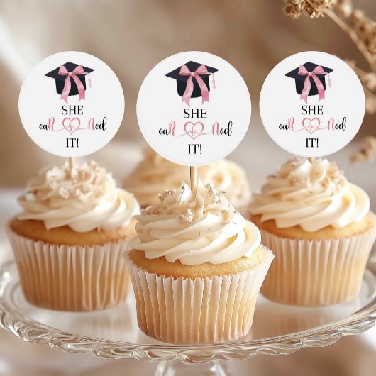 Roze strik Afstuderen ze verdiende het cupcake top Ronde Sticker