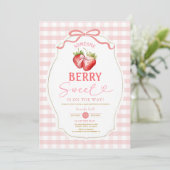  Roze Strik Gingham Aardbei Baby Shower Kaart (Staand voorkant)