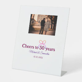 Roze strik juicht voor 50-jarig huwelijk reclamebord met voetstuk