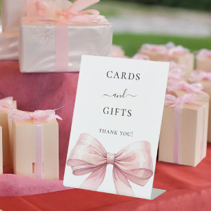 Roze strik witte kaarten cadeaus bord reclamebord met voetstuk