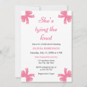 Roze Strik Ze Krijgt de Knoop Door Trouw Bruilofts Kaart (Voorkant)