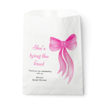 Roze strik zij knoopt de knoop Bruidsfeest  