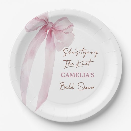 Roze Strik Zij Krijgt De Knoop Bruidsfeest Papieren Bordje (Voorkant)