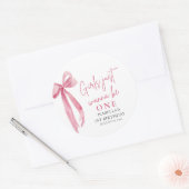 Roze strikje meisjes willen gewoon een 1e verjaard ronde sticker (Envelop)