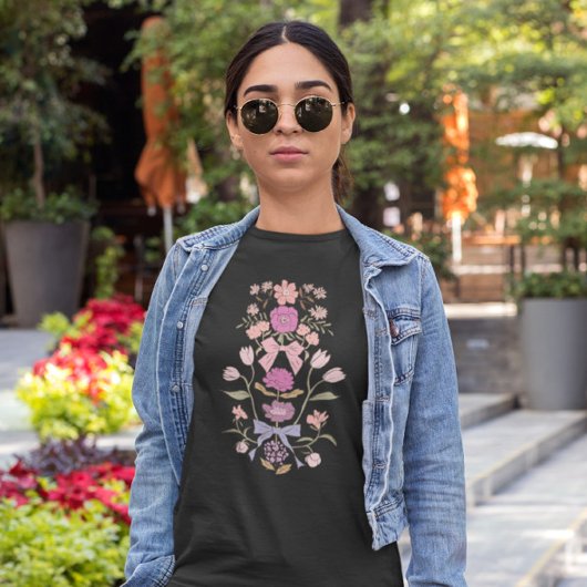 Roze strikken en bloemen t-shirt