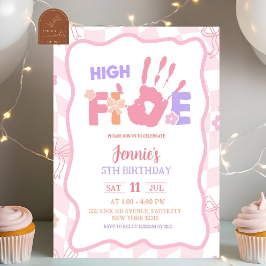 Roze Strikte Pastel Retro High Five Feest Verjaard Kaart
