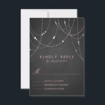 Roze String Lights Chalkboard Wedding RSVP Kaart<br><div class="desc">Roze String Lights Chalkboard Wedding RSVP Kaart Whimsical bruiloft met witte en roze strijklichten op een rustige achtergrond van het krijtbord. Deze uitnodiging zal perfect zijn voor nachthuwelijken. Vergelijkbare objecten kunnen in mijn winkel worden gevonden.</div>