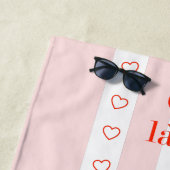 Roze Stripe French Theme Slogan Beach Towel Strandlaken (In situ)